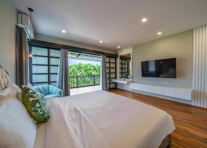 Okenada - Modern 5-bedroom Pool In Berawa! Villa