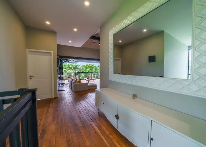 Okenada - Modern 5-bedroom Pool In Berawa! Villa *
