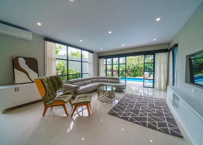 Okenada - Modern 5-bedroom Pool In Berawa! *