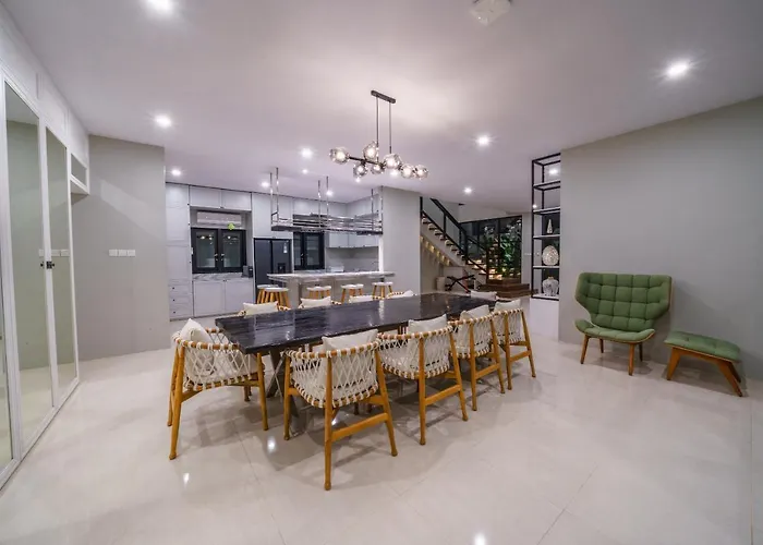 Okenada - Modern 5-bedroom Pool In Berawa! * Canggu
