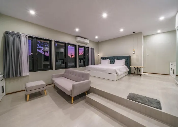 Villa Okenada - Modern 5-bedroom Pool In Berawa!