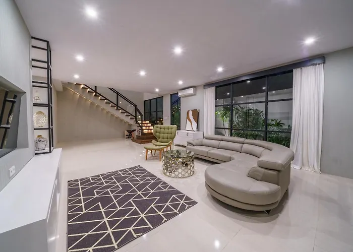 Villa Okenada - Modern 5-bedroom Pool In Berawa!