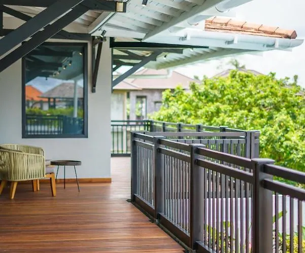 Okenada - Modern 5-bedroom Pool In Berawa! *