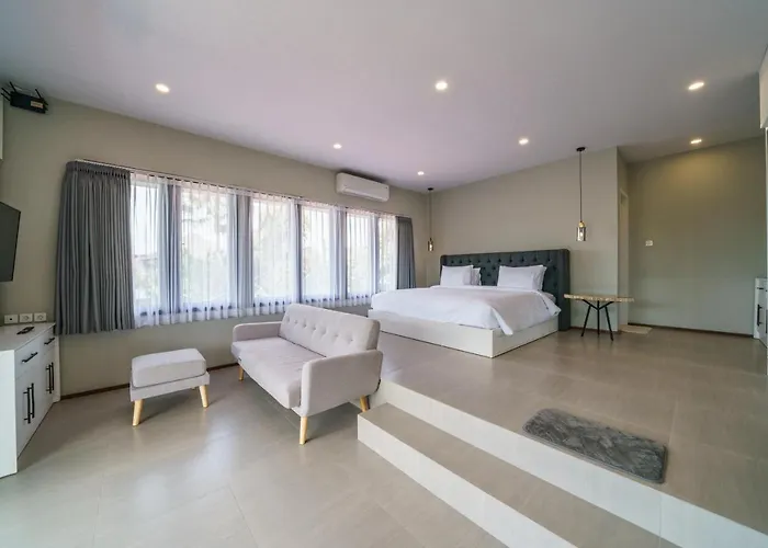 Villa Okenada - Modern 5-bedroom Pool In Berawa! Canggu