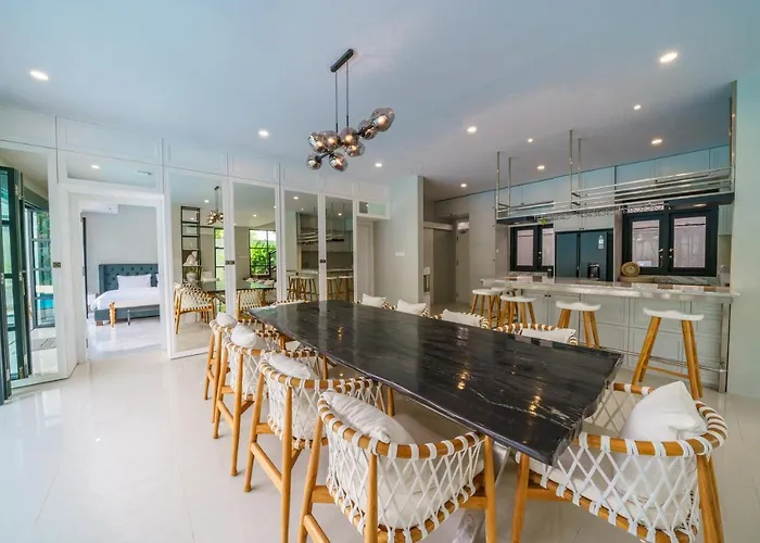Okenada - Modern 5-bedroom Pool In Berawa! Villa *