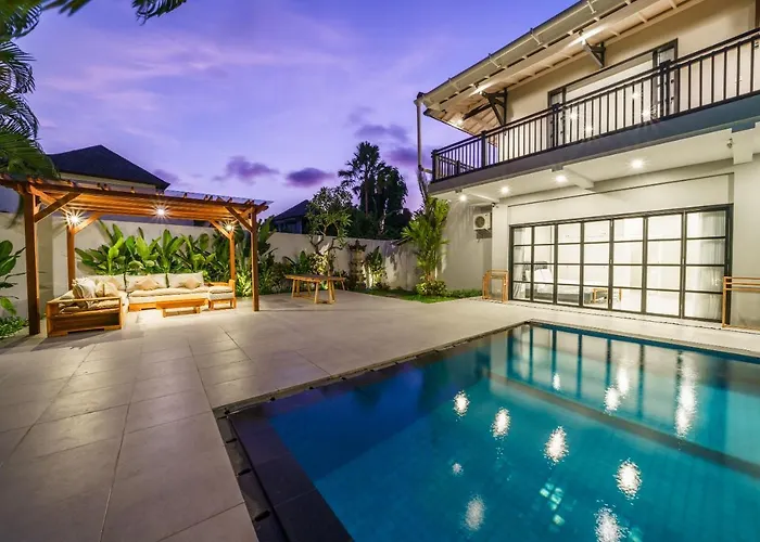 Okenada - Modern 5-bedroom Pool In Berawa! Canggu