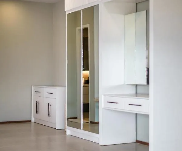 Okenada - Modern 5-bedroom Pool In Berawa! Villa *