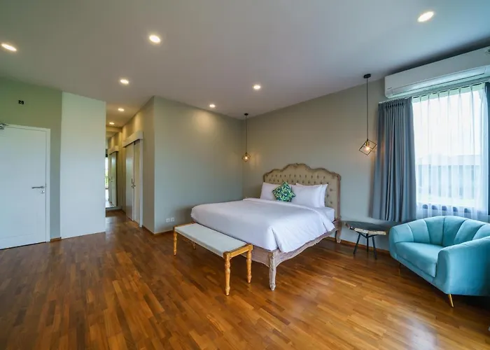 Okenada - Modern 5-bedroom Pool In Berawa! Villa