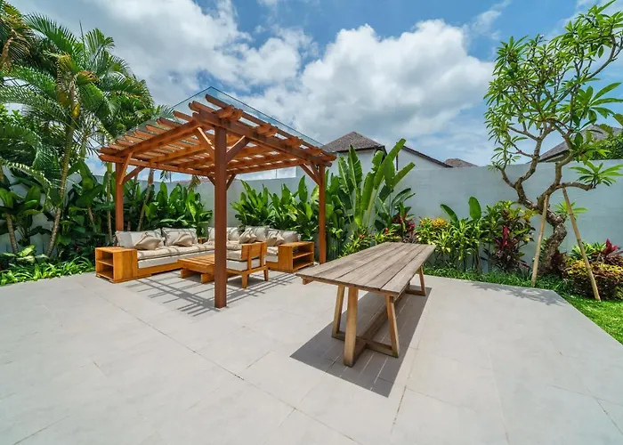 Okenada - Modern 5-bedroom Pool In Berawa! * Canggu