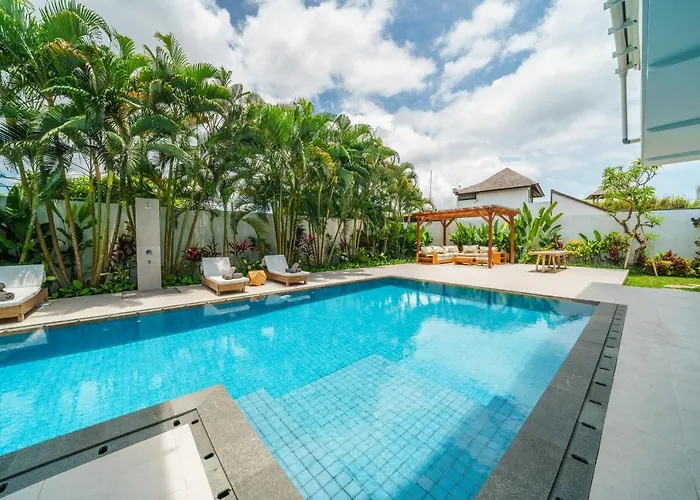 Okenada - Modern 5-bedroom Pool In Berawa! *