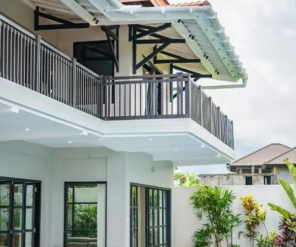 Okenada - Modern 5-bedroom Pool In Berawa! *