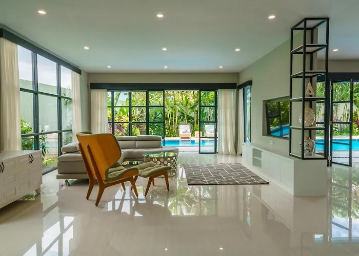 Okenada - Modern 5-bedroom Pool In Berawa! Canggu