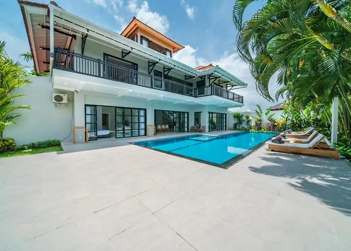 Okenada - Modern 5-bedroom Pool In Berawa! *