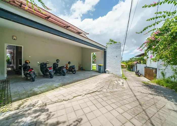 Okenada - Modern 5-bedroom Pool In Berawa! * Canggu